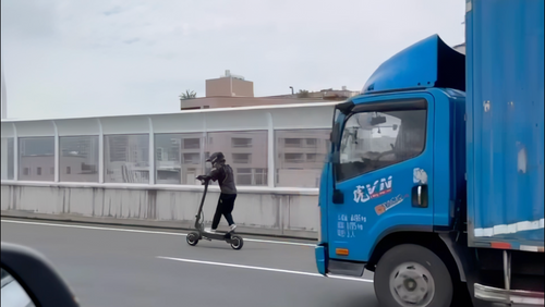 Leaked Footage of Solar Hyperion Prototype Hyperscooter In Stunning 65MPH Highway Run
